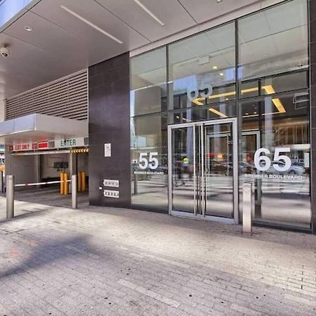 Prestigious 2-Bdrm Condo - Across From Scotiabank Arena Toronto Exteriör bild